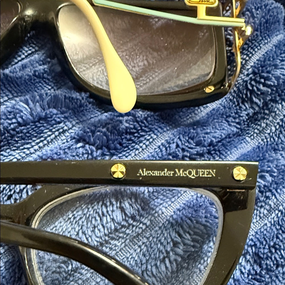 Alexander McQueen Black and Multicolor Glasses Set - Picture 2 of 3